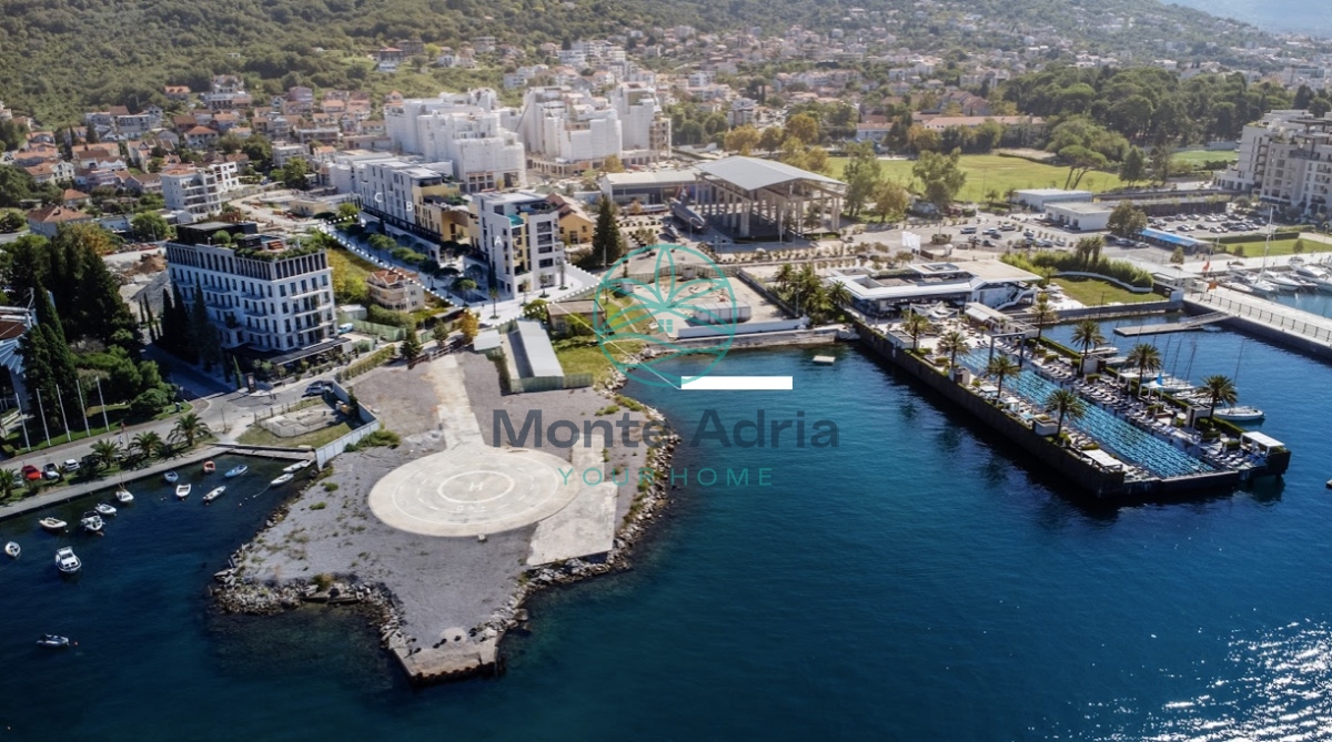 Prodaja luksuznih stanova povrsine od 43m2 do 282m2 sa bazenom, teretanom, 24h recepcijom, garazom, na udaljenosti od samo 10m od mora i fantasticnim pogledom na more, blizina Tivta  Okvirni podaci: